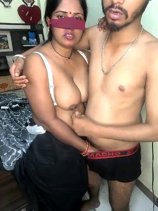 Indian Lust Couple Nude Boob Show Kissing and Blowjob