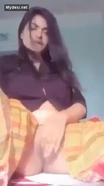 Desi sexy girl fing her pussy