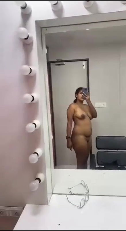 Mallu girl pressing boobs