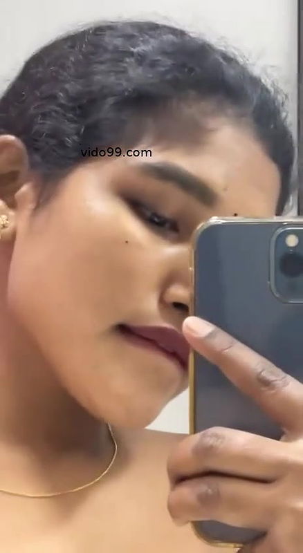 Mallu girl pressing boobs