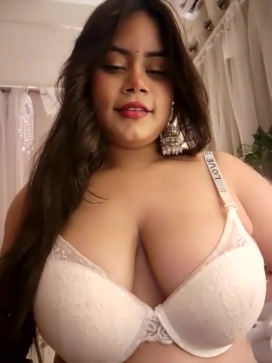 itsamesha Bra Removing and Spit on Boobs Ass Show