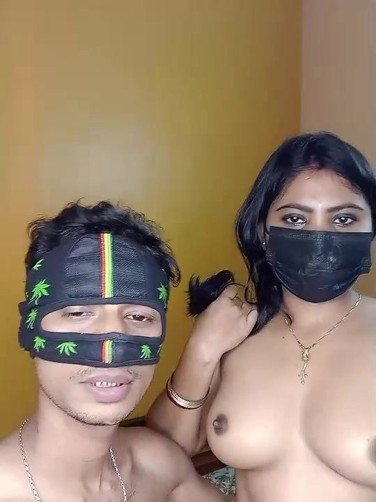 Beautiful Girl Showing her Boobs