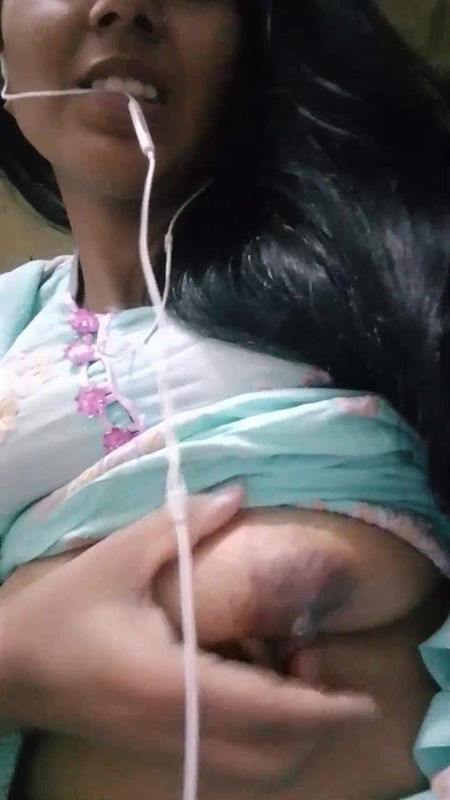 Paki bhabhi show in video call
