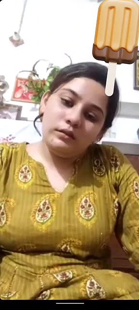 Pakistani aunty sex  video call of a viral GF fingering