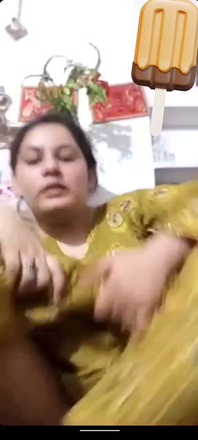 Pakistani aunty sex  video call of a viral GF fingering