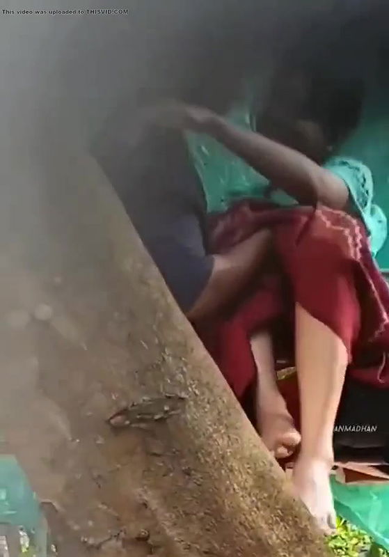 Desi lovers Outdoor  fingering caught