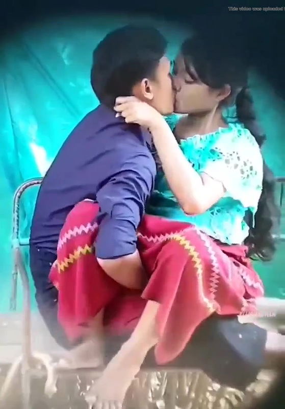 Desi lovers Outdoor  fingering caught
