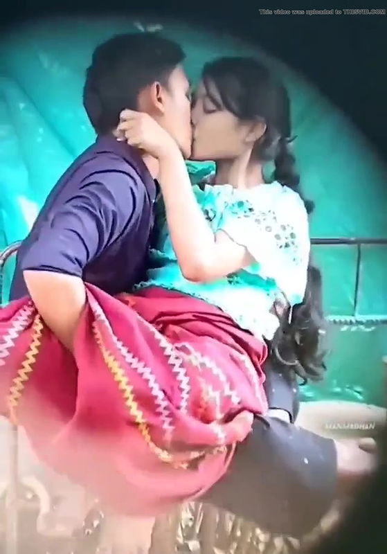 Desi lovers Outdoor  fingering caught