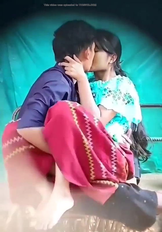 Desi lovers Outdoor  fingering caught