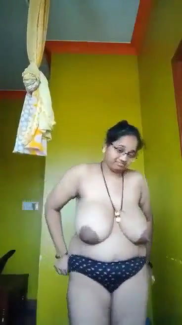 Sexy Bhabhi Shows Her Big Boobs and Pussy