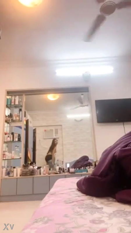 Sexy Desi Girl Strip her Cloths