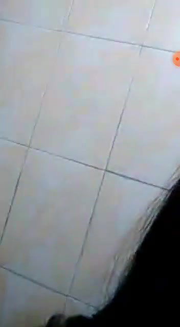 Desi girl showing boobs and pussy in washroom