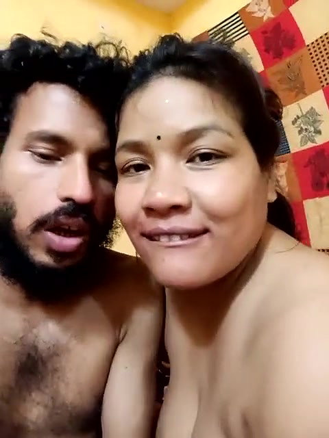 Desi Couple Boobs Sucking and Blowjob to BF