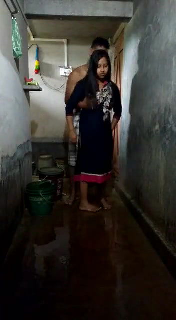 Indian cute girl fucking passionate sex with her boyfriend in fields