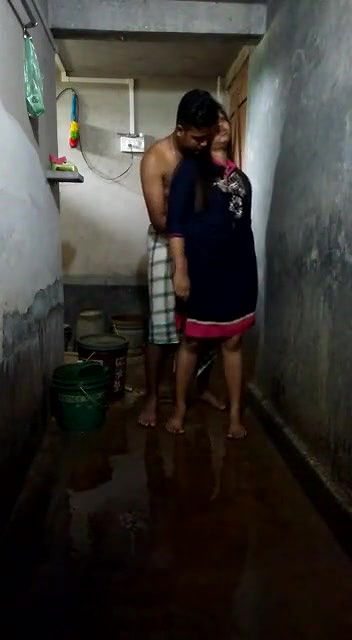 Indian cute girl fucking passionate sex with her boyfriend in fields