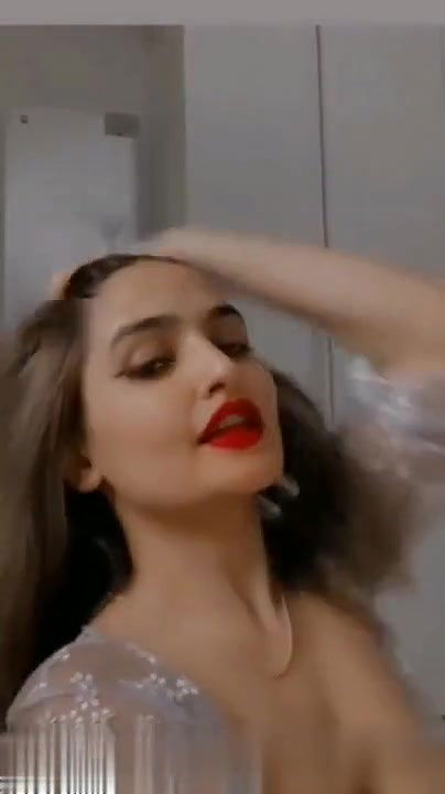 Hot indian girl showing her Bobs and pressing like Milk coming