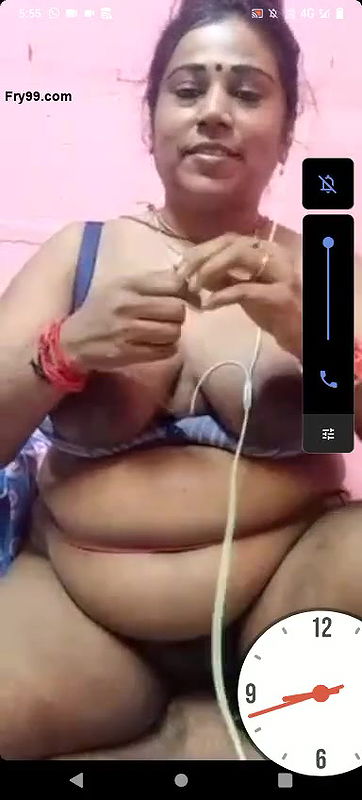 tamil aunty showing her boobs in video call
