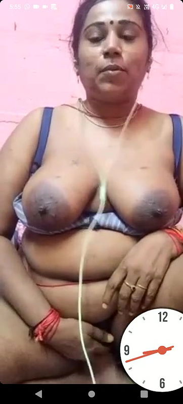 tamil aunty showing her boobs in video call
