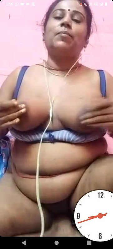 tamil aunty showing her boobs in video call