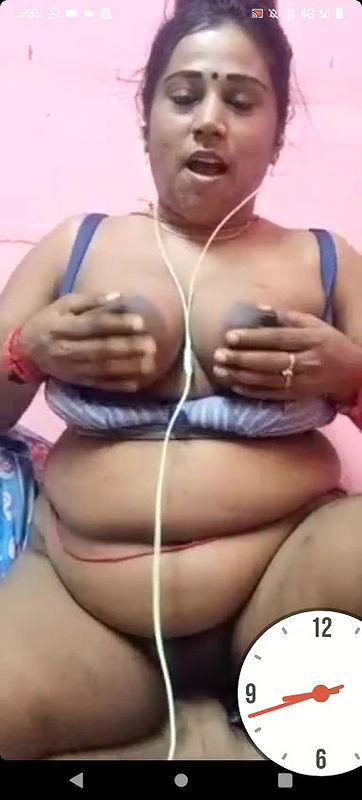 tamil aunty showing her boobs in video call