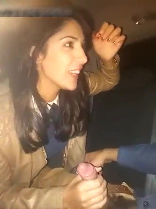 Indian cute girl fucking passionate sex with her boyfriend in fields