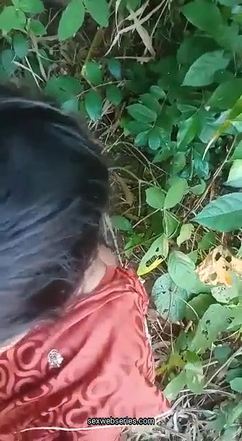 desi village boudi sucking cock outdoors