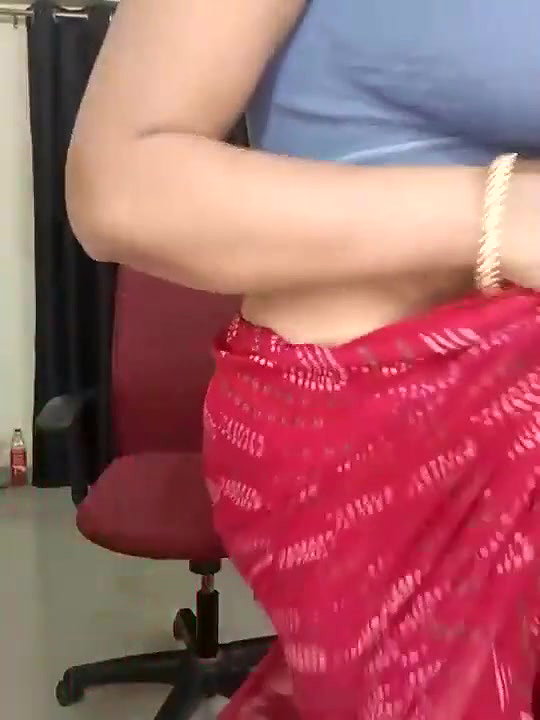 Desi MILF Kaamuk Shweta Boobs Pressing and Teasing in Saree