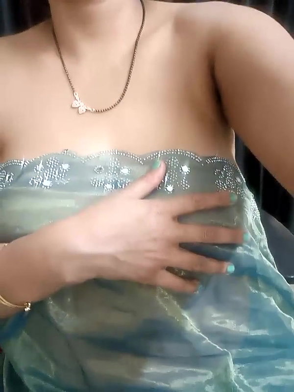 Desi MILF Kaamuk Shweta Boobs Show and Ass Show