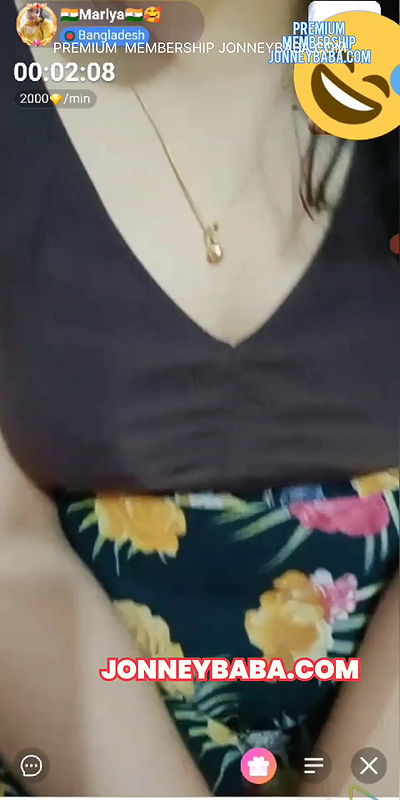 Horny bhabhi chamet nude show