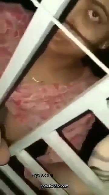 desi lovers risky blowjob through window at night