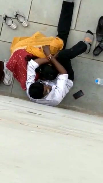 desi aunty blowjob romance in public caught