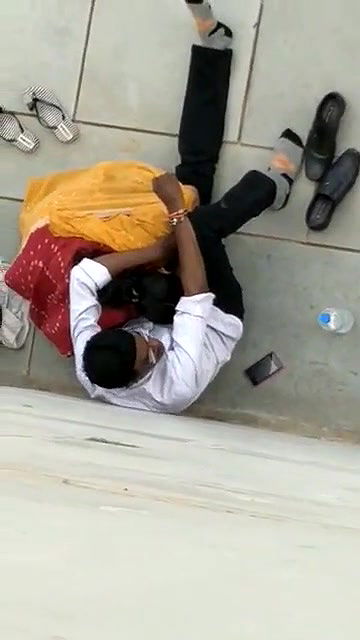 desi aunty blowjob romance in public caught