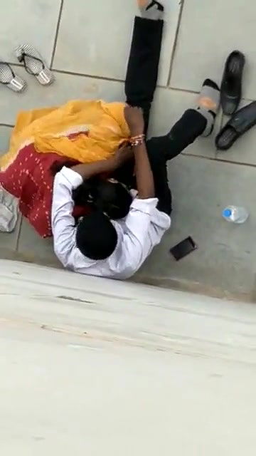 desi aunty blowjob romance in public caught