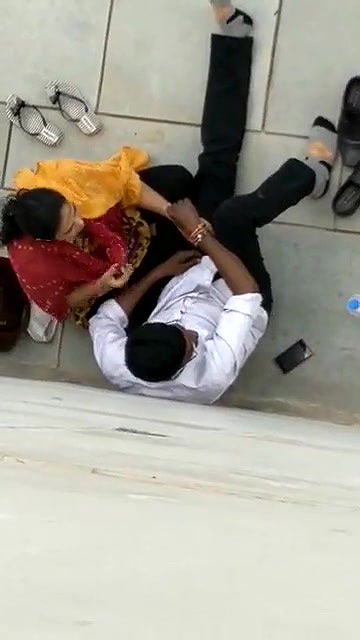 desi aunty blowjob romance in public caught