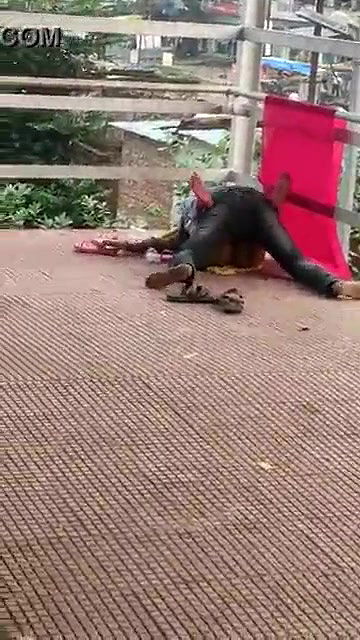 desi fucking in railway over bridge