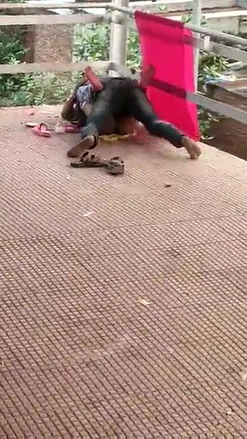 desi fucking in railway over bridge