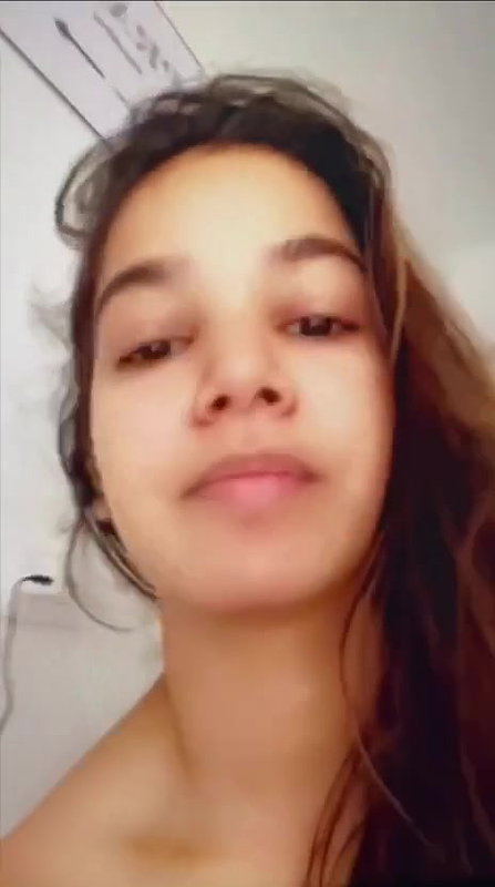 Paki girl showing