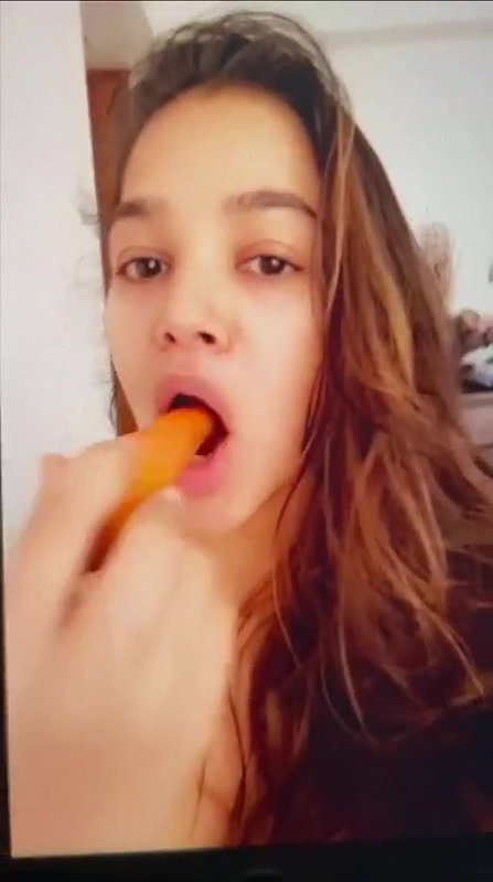 Paki girl showing