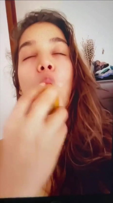 Paki girl showing