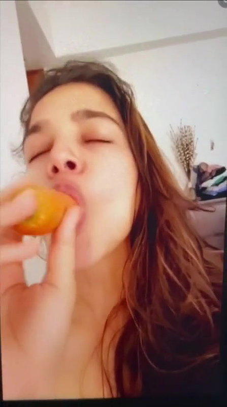Paki girl showing