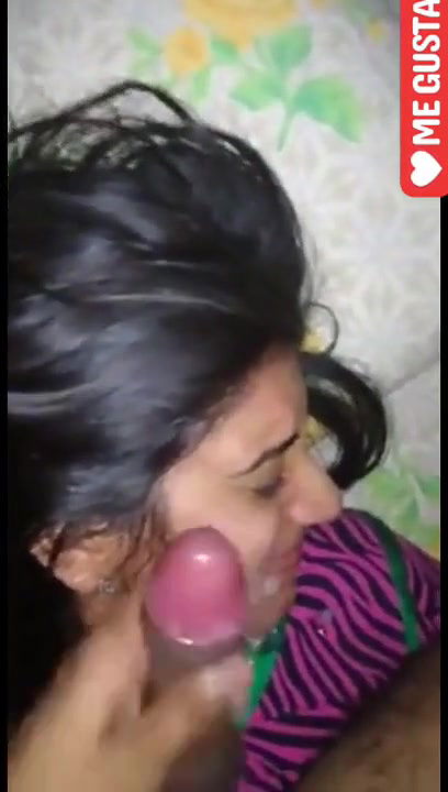 Indian cute girl fucking passionate sex with her boyfriend in fields