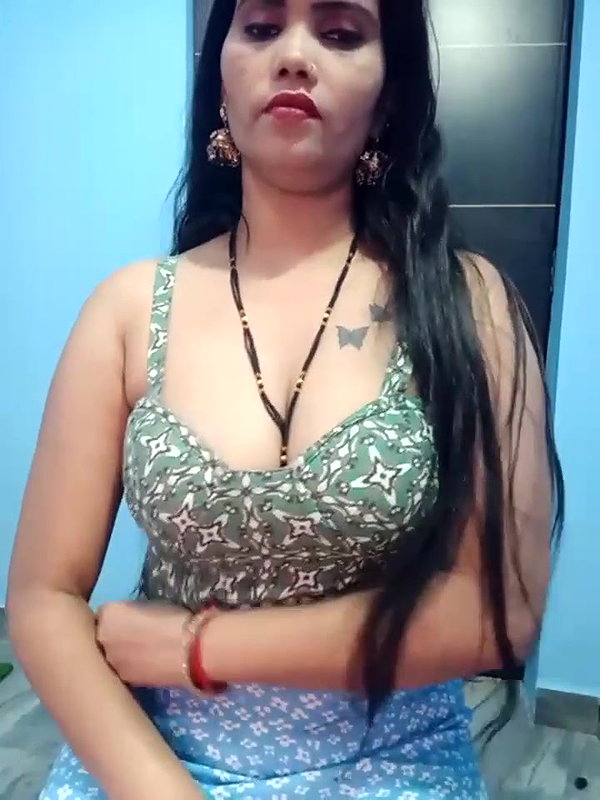 Hot Married Bhabhi Sonia Boobs Show and Teasing