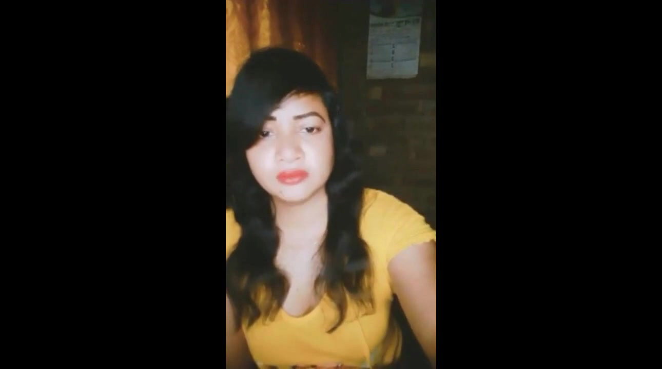 Beautiful Girl in Live