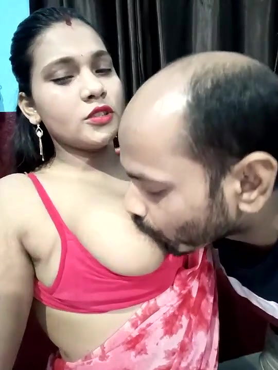 Horny Married Girl Boobs Show from Saree
