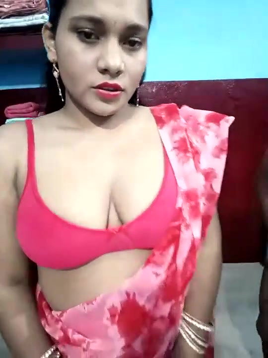 Horny Married Girl Boobs Show from Saree