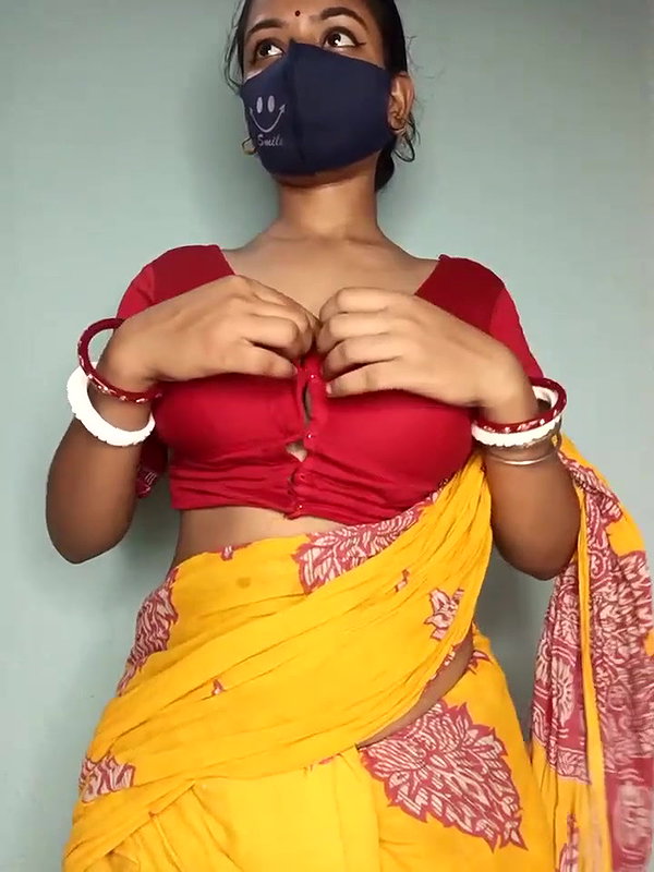 StarlingZara Removing Saree and Blouse Boobs Show