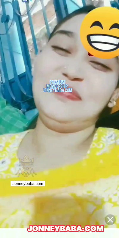 Cute chame girl Showing boobs and everything in privet call