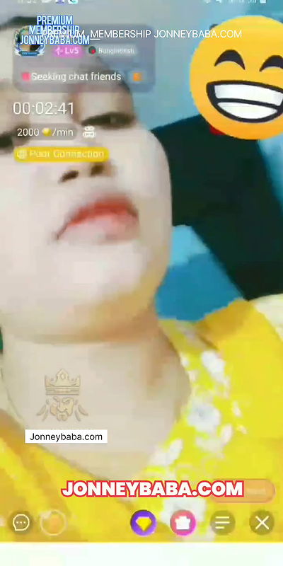 Cute chame girl Showing boobs and everything in privet call