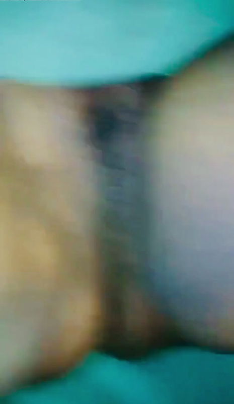 mainne apanee sotee huee chaachee kee choot ka video unakee sari ke neeche se banaaya