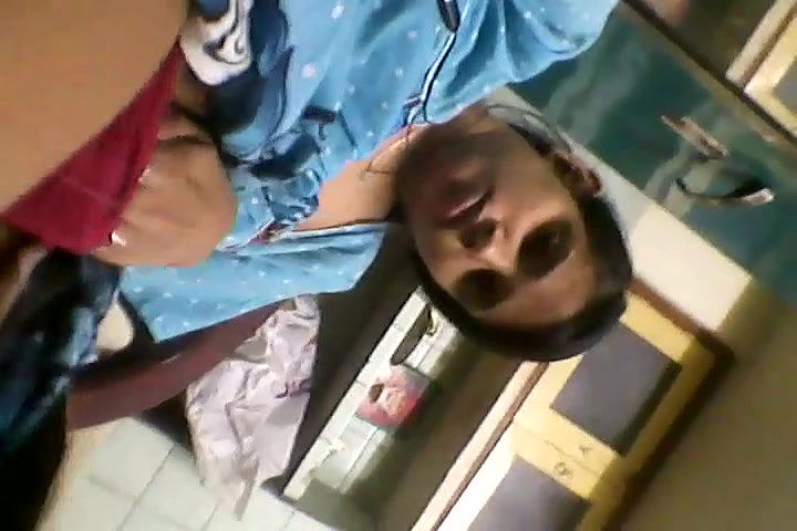 Desi hot bhabhi fingering on vc